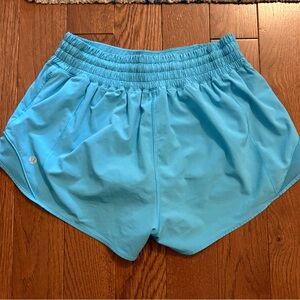 Lululemon Athletica kayak blue Hotty hot high-rise 2.5 inch shorts. Size 6